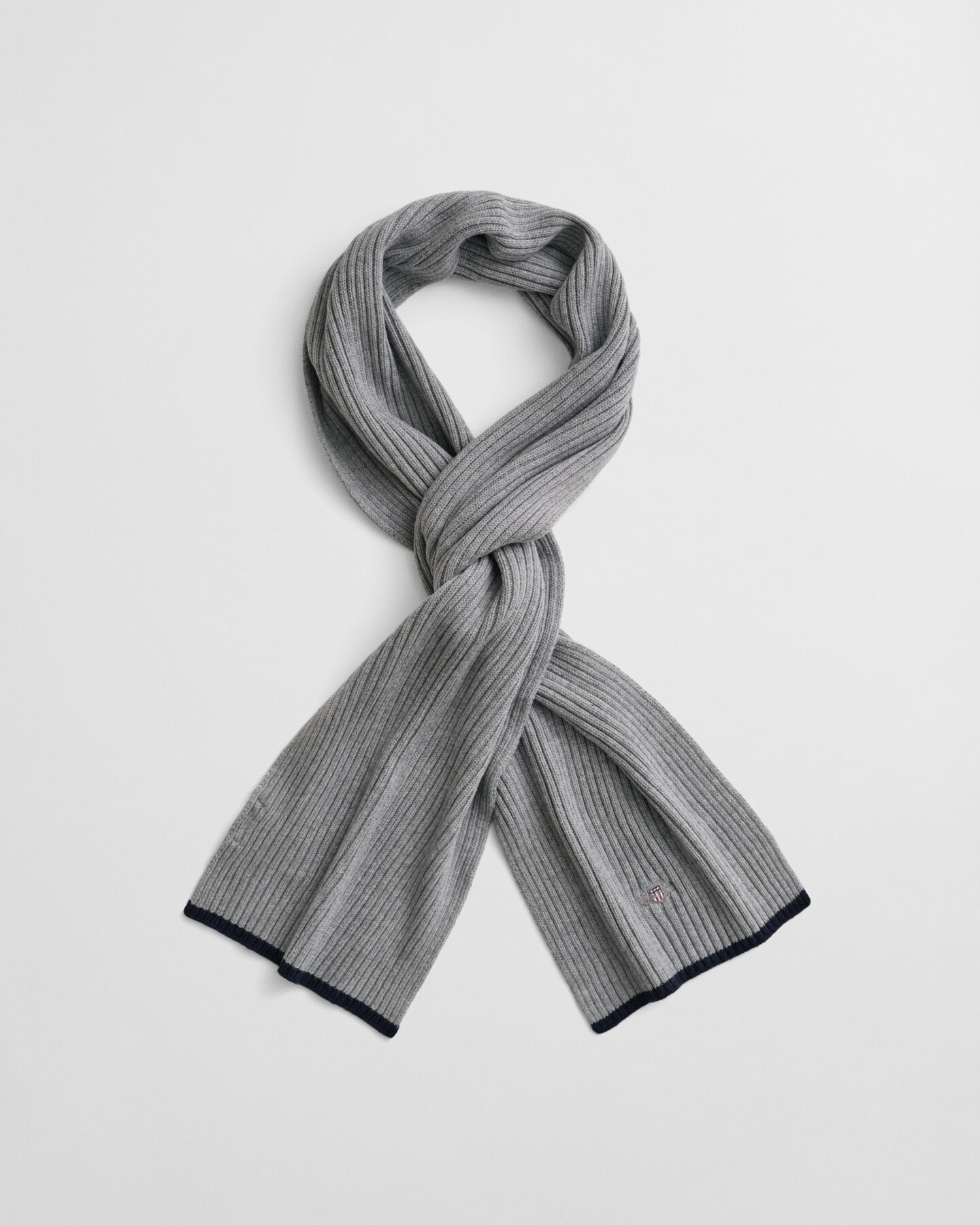 Essential Beanie und Schal im Geschenkset