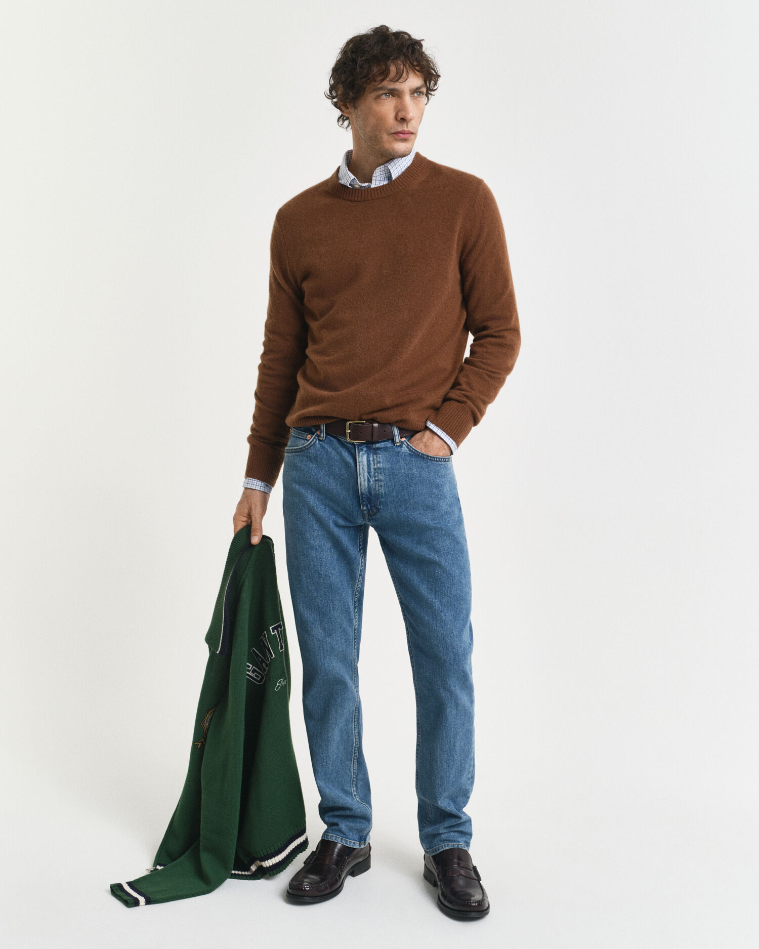 Jeans regular fit con lavaggio uniforme