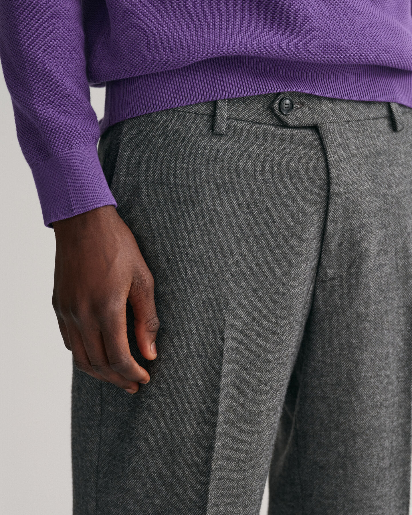 Schmal zulaufende Hose mit Fischgr&auml;tmuster