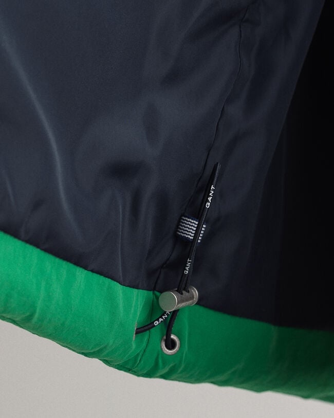 Steppweste im Blockfarbendesign