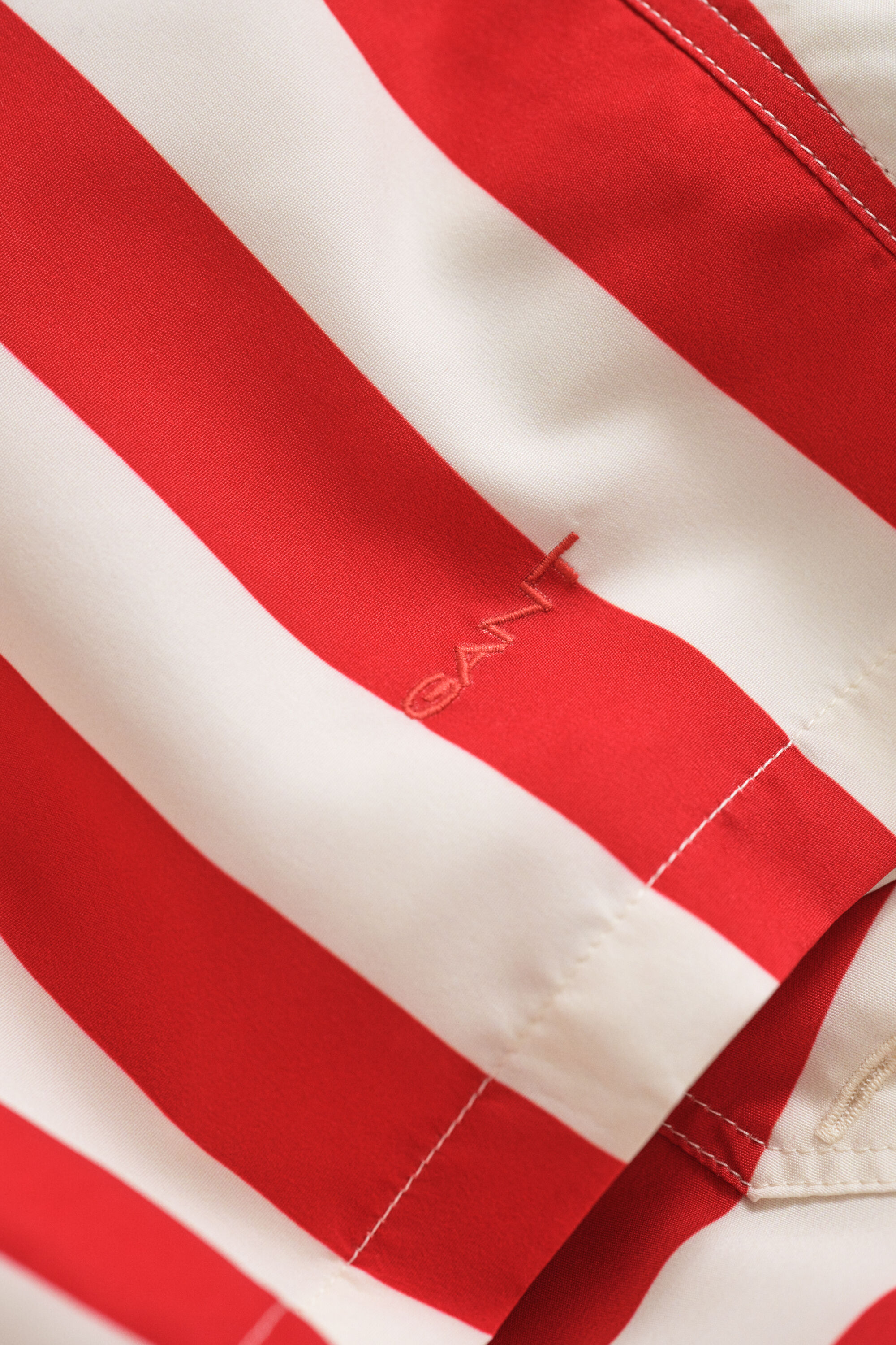 Short de bain à rayures en colour-block