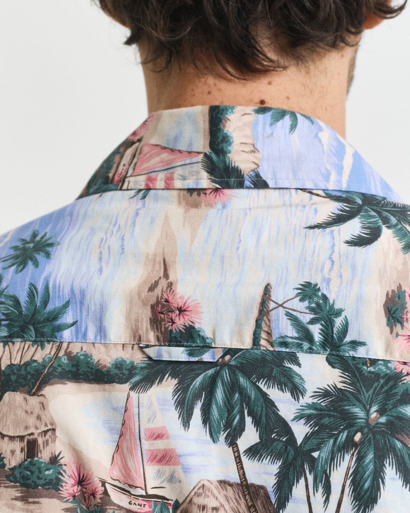 Relaxed Fit Resort Hemd mit Insel-Print