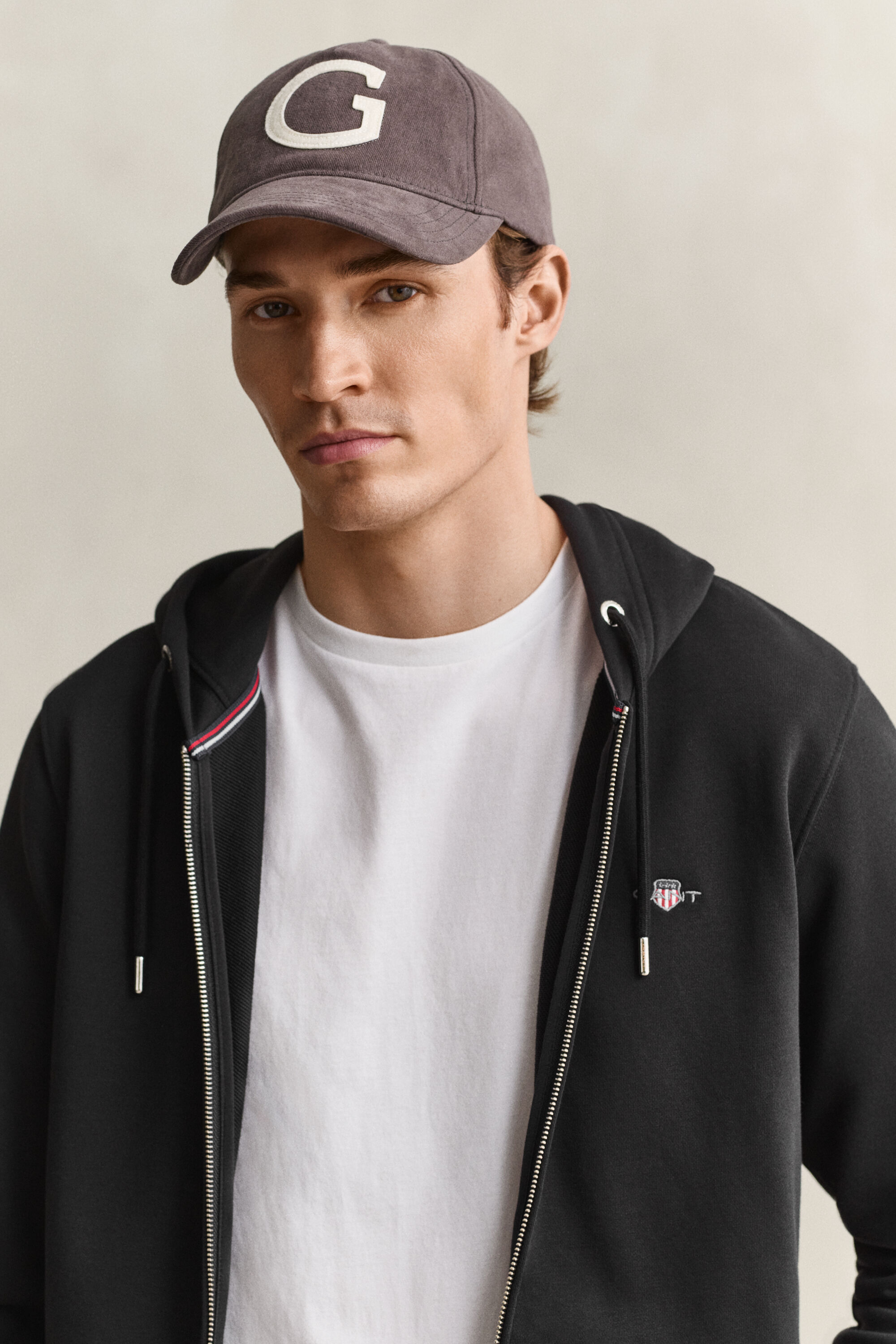 Sweat à capuche zippé avec écusson