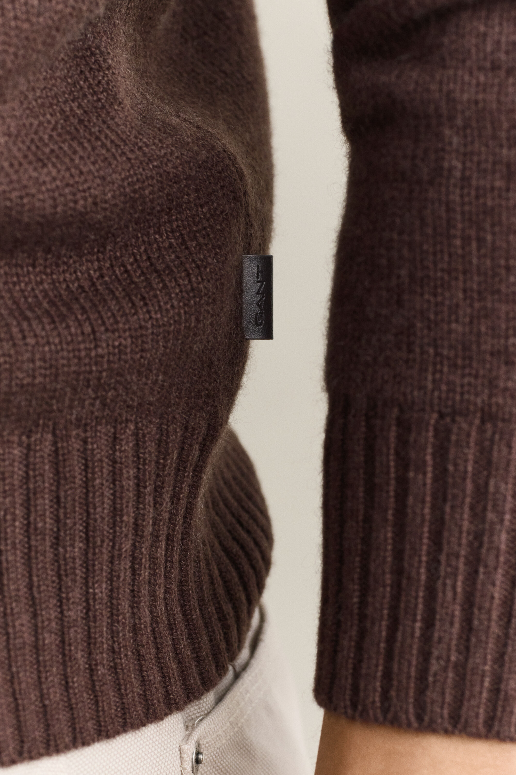 Gestreifter V-Neck Pullover aus Kaschmir