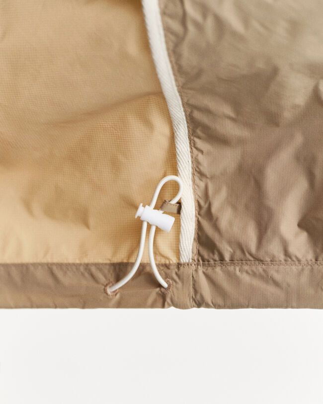 Leichter verstaubarer Windbreaker