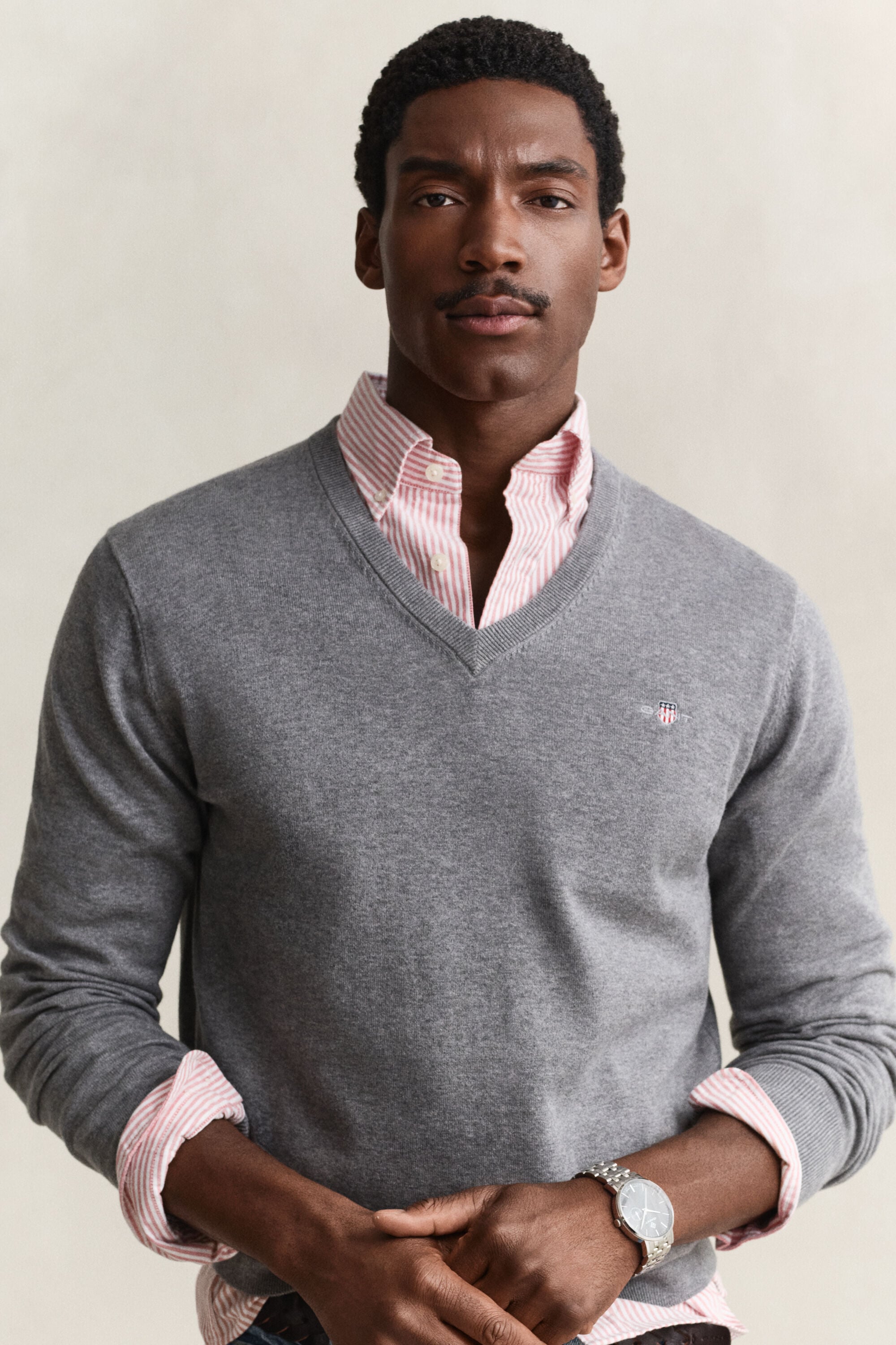Maglia in cotone con scollo a V classico