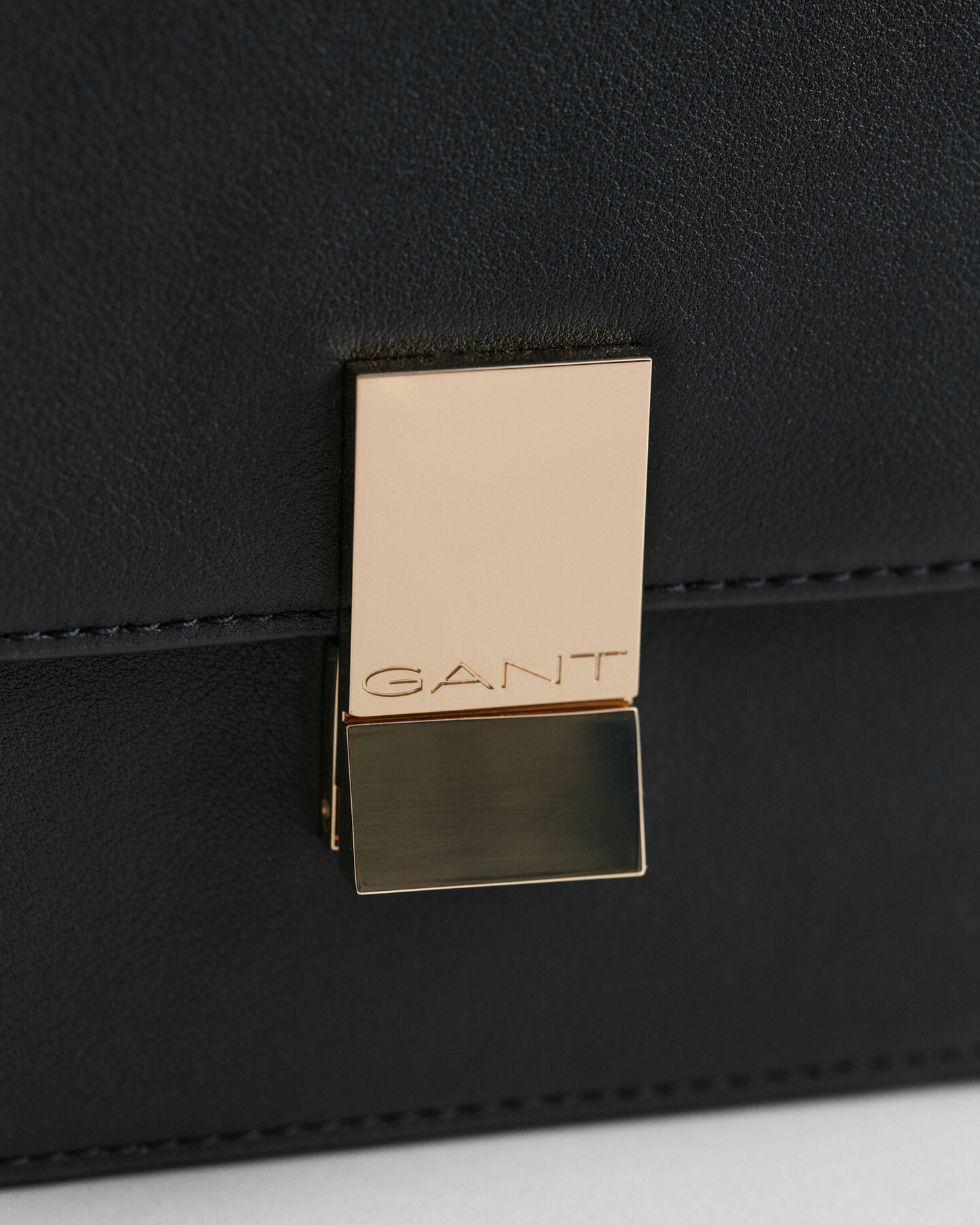 Schultertasche aus Leder