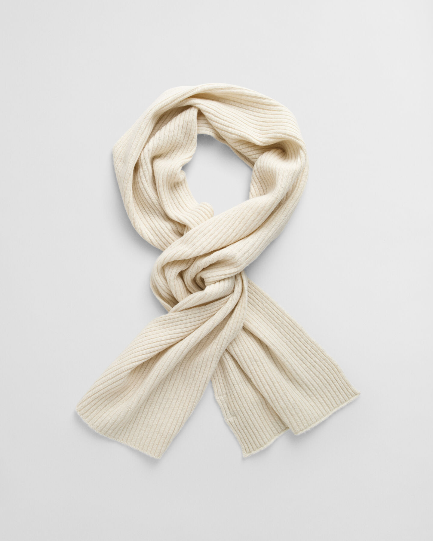 Beanie und Schal aus Wolle im Geschenkset