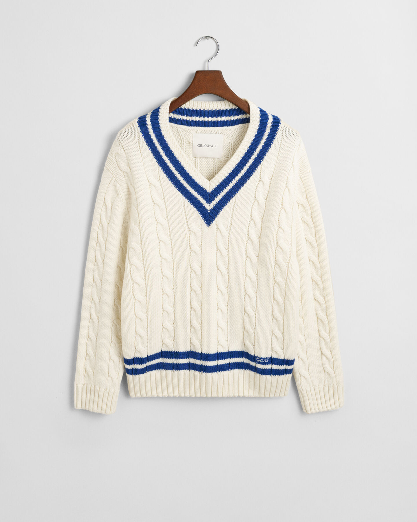 V-Neck Pullover mit Zopfmuster