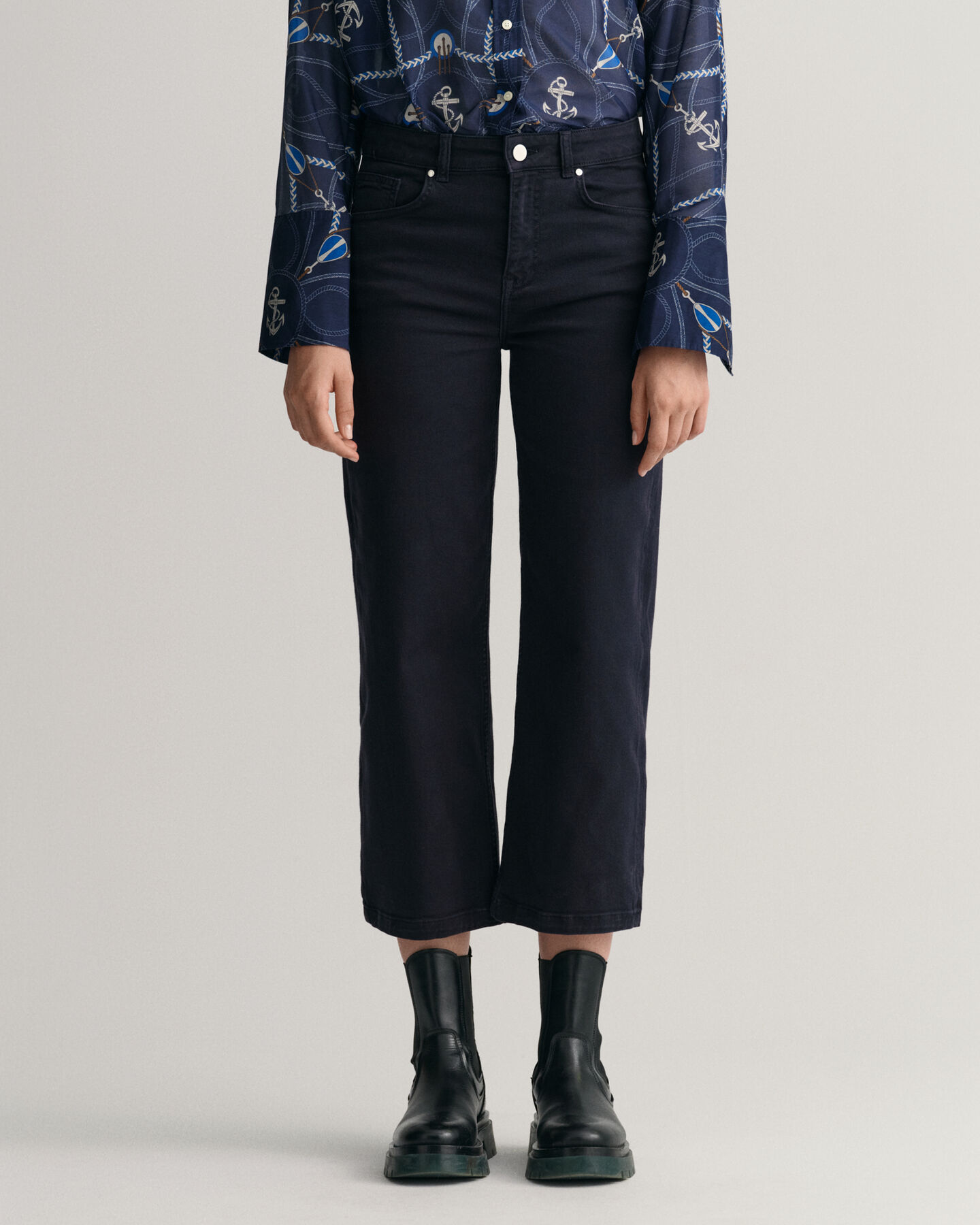 Verkürzte Color Jeans mit weitem Bein