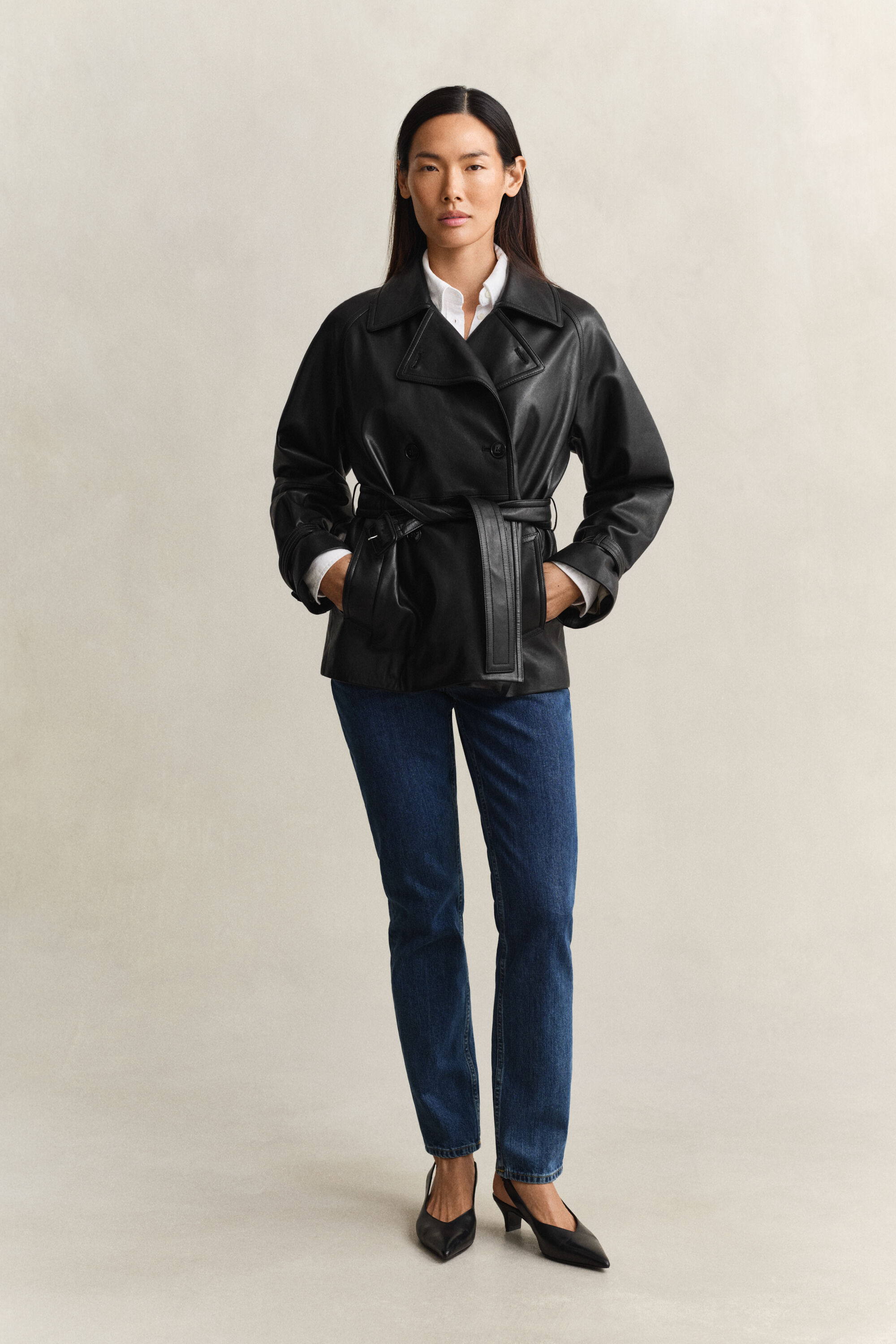 Kurzer Trenchcoat aus Leder