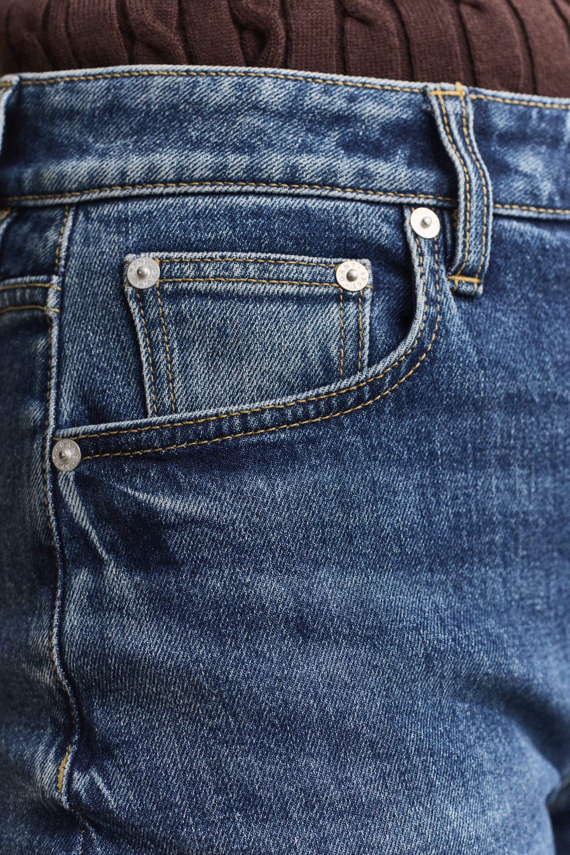 Verkürzte Stretch-Jeans mit geradem Bein