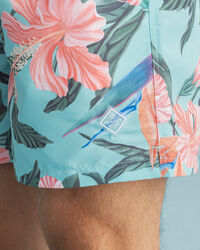 Classic Fit Badeshorts mit tropischem Print