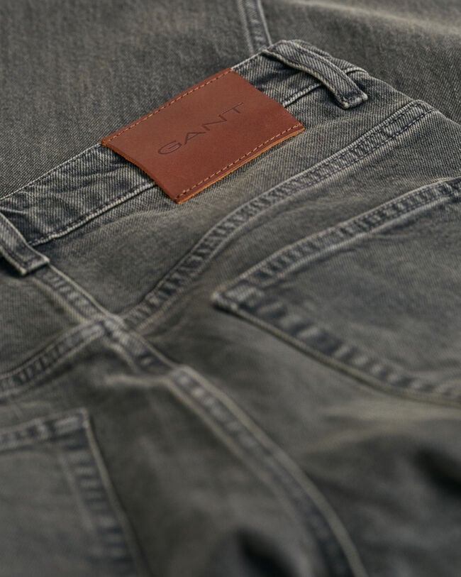 Verkürzte Jeans mit geradem Bein