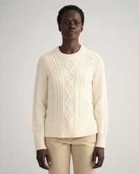 Rundhalspullover mit Zopfmuster