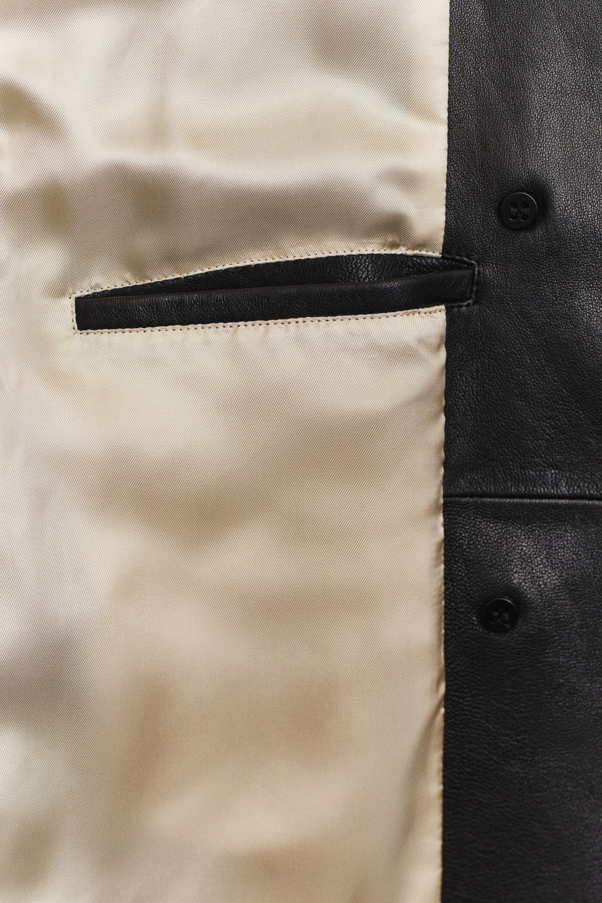 Kurzer Trenchcoat aus Leder