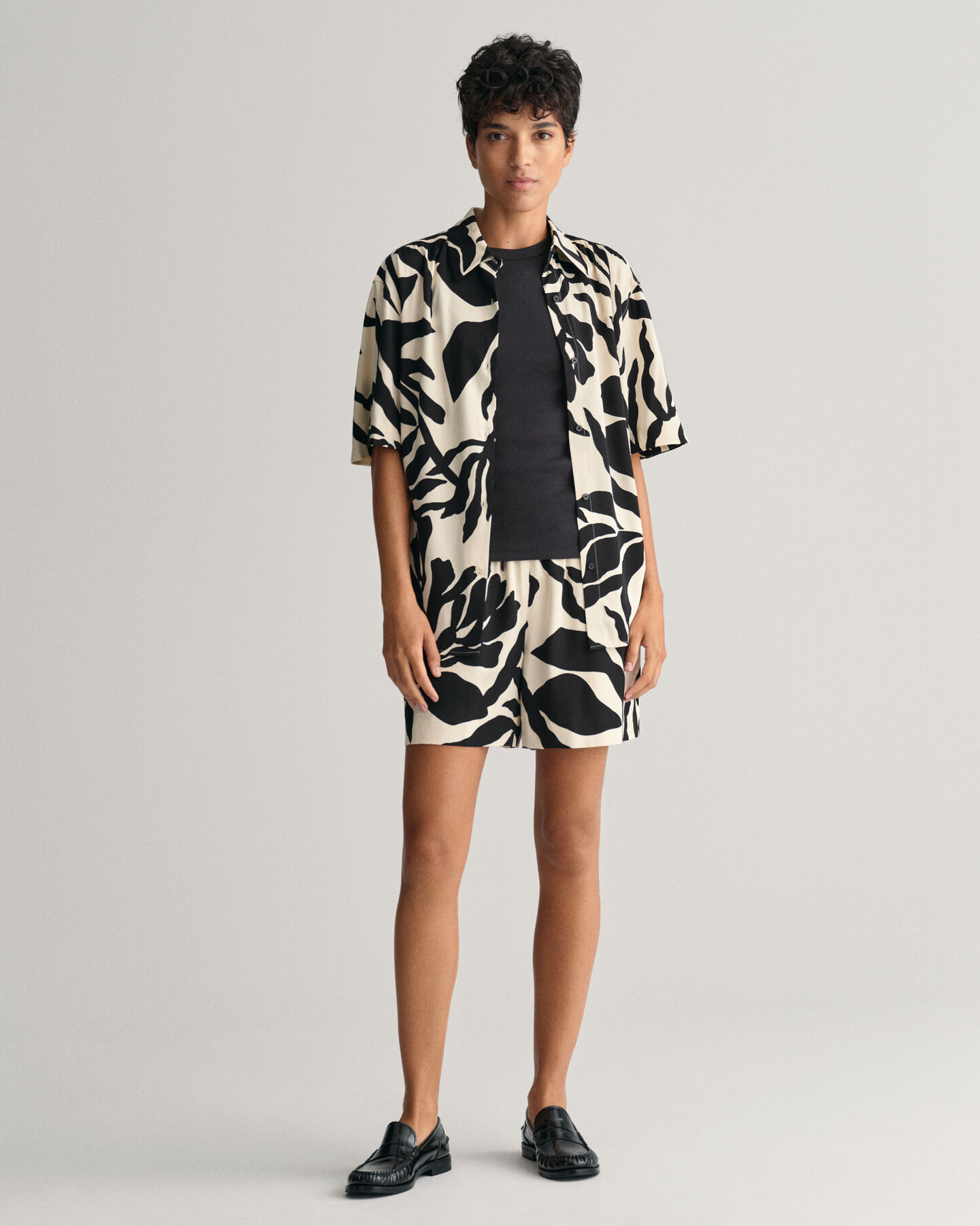 Relaxed Fit Palm Print Pull-On Shorts