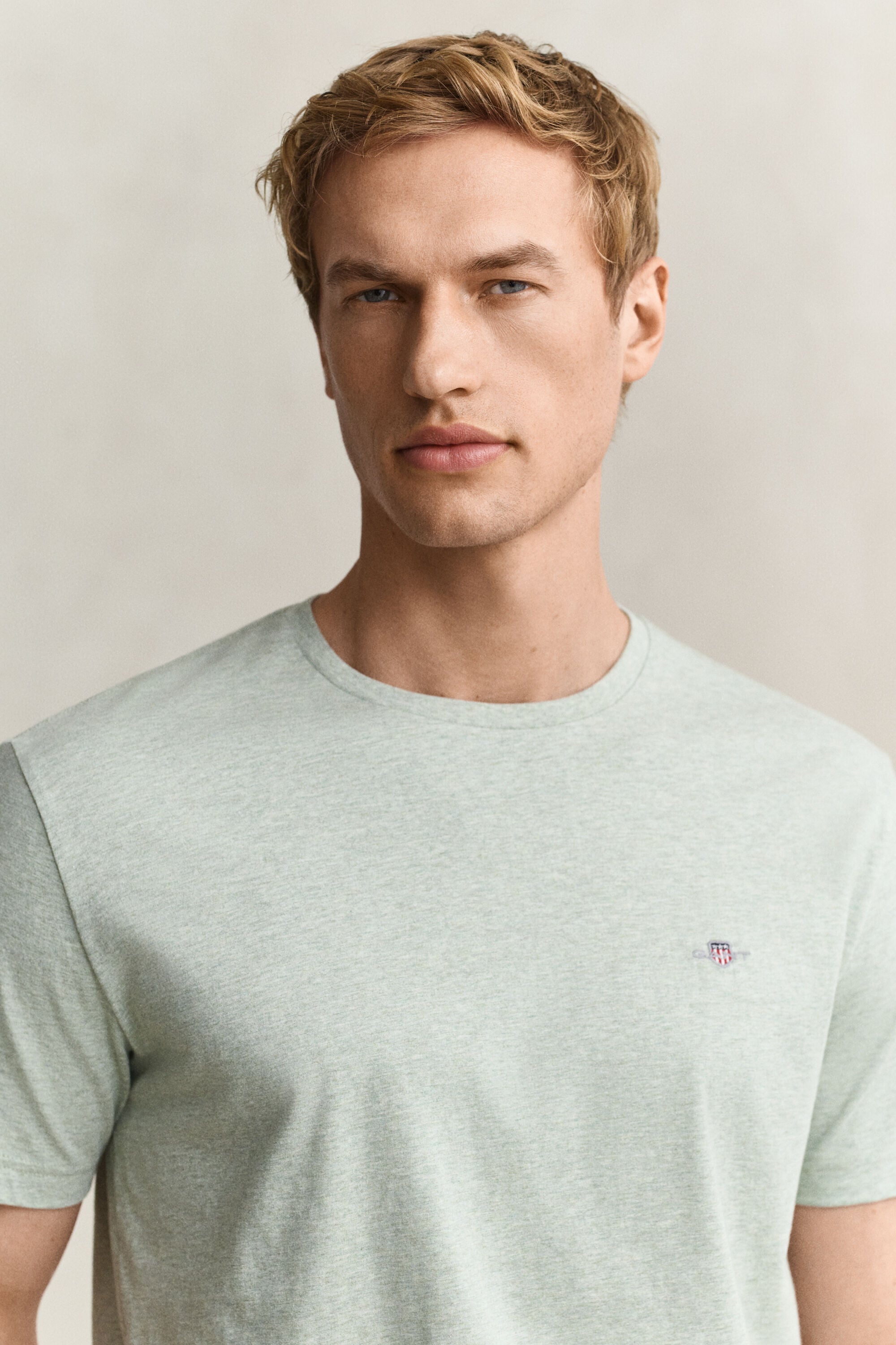 T-shirt regular avec écusson