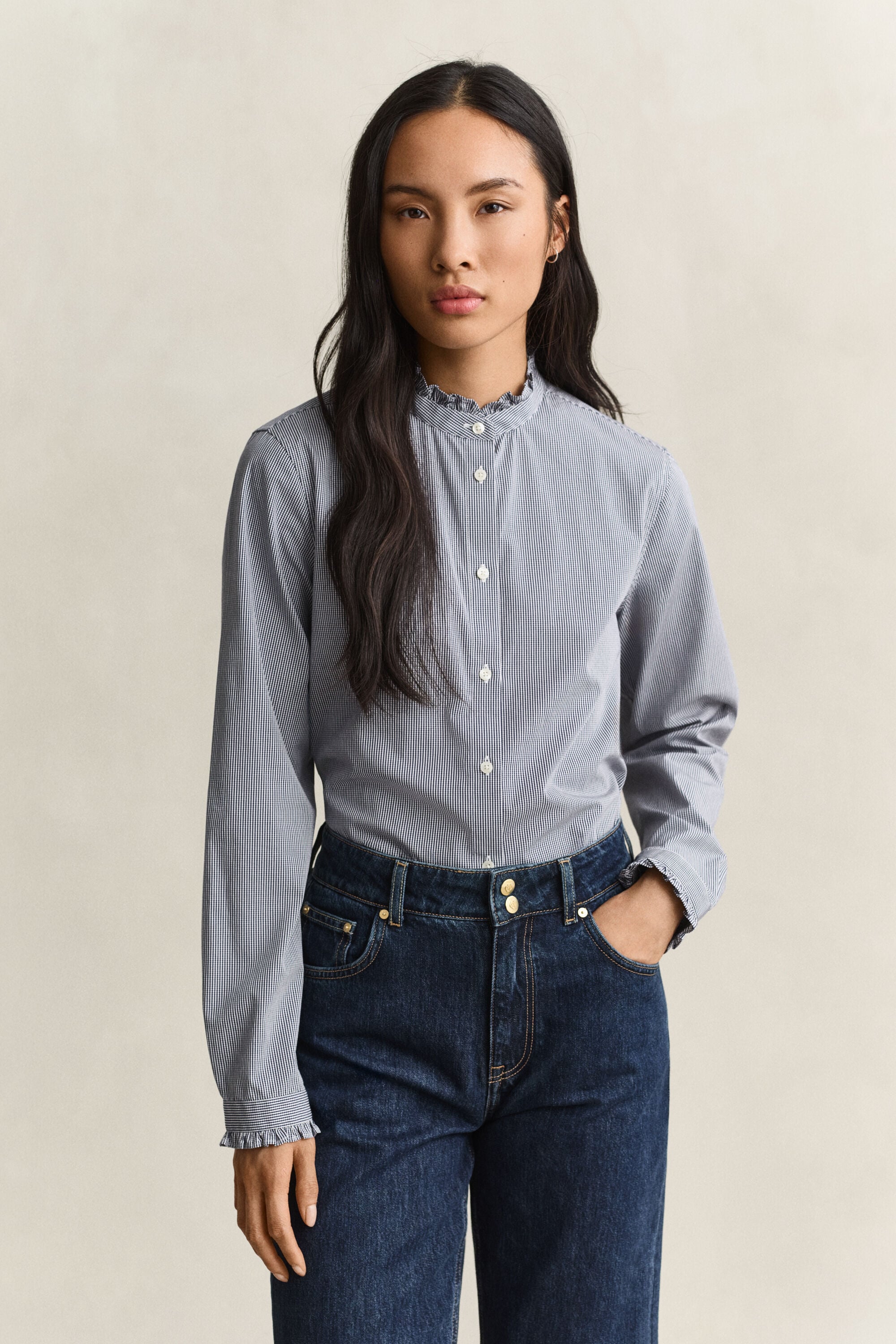 Blusa con colletto arricciato