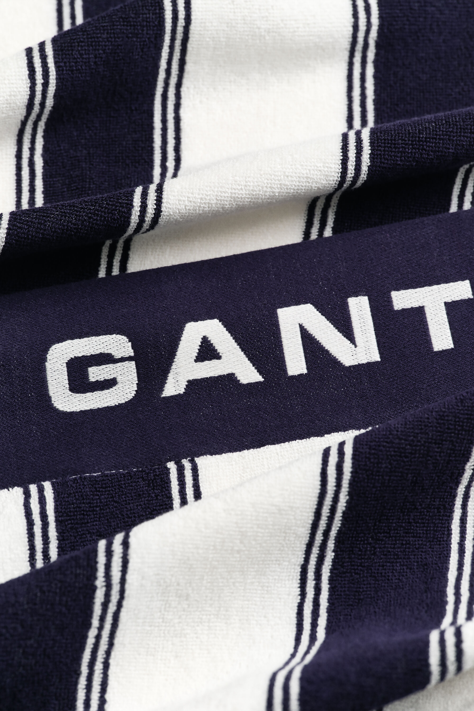 Strandtuch mit Yacht-Streifen