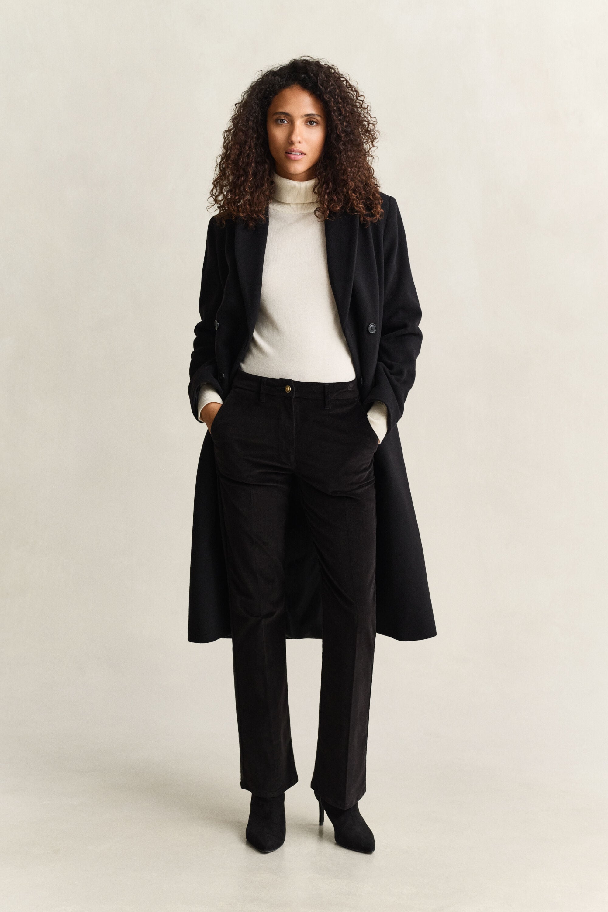 Ausgestellte Samthose