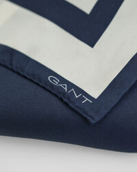 Monogram Seidentuch mit Detail